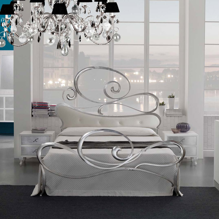 Arte letti has been synonymous with Italian style for 70 years. In our workshop we carry out all the work for the creation of designer wrought iron beds with craftsmanship.